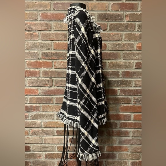 St. John Collection by Marie Gray, Black and White Santana Knit, Size 12 - Picture 4 of 6